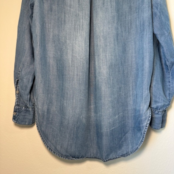 Lou & Grey Women's V-Neck Chambray Top Light Blue Wash SM - Picture 7 of 8